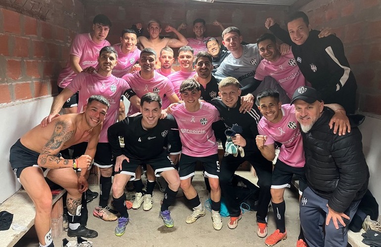 Imagen de Uni&oacute;n aplast&oacute; 9-0 a Figherense y qued&oacute; como &uacute;nico l&iacute;der del Clausura