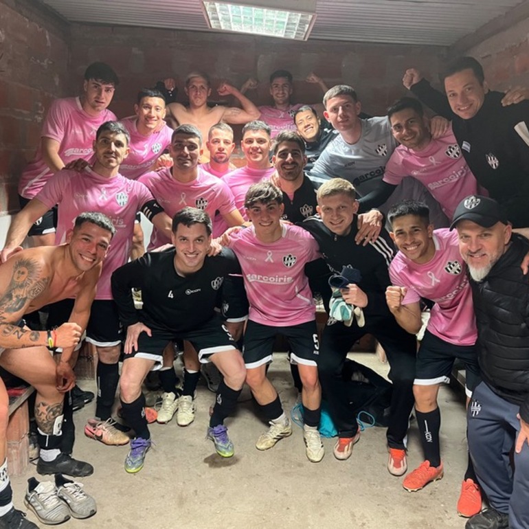 Imagen de Uni&oacute;n aplast&oacute; 9-0 a Figherense y qued&oacute; como &uacute;nico l&iacute;der del Clausura