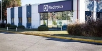 Imagen de Electrolux cerr&oacute; su planta en Rosario y acord&oacute; indemnizaciones para 200 trabajadores