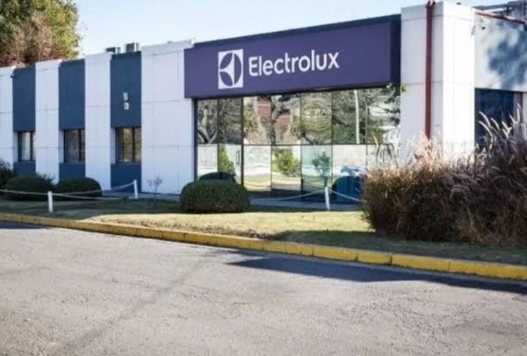 Imagen de Electrolux cerró su planta en Rosario y acordó indemnizaciones para 200 trabajadores Imagen de Electrolux cerró su planta en Rosario y acordó indemnizaciones para 200 trabajadores