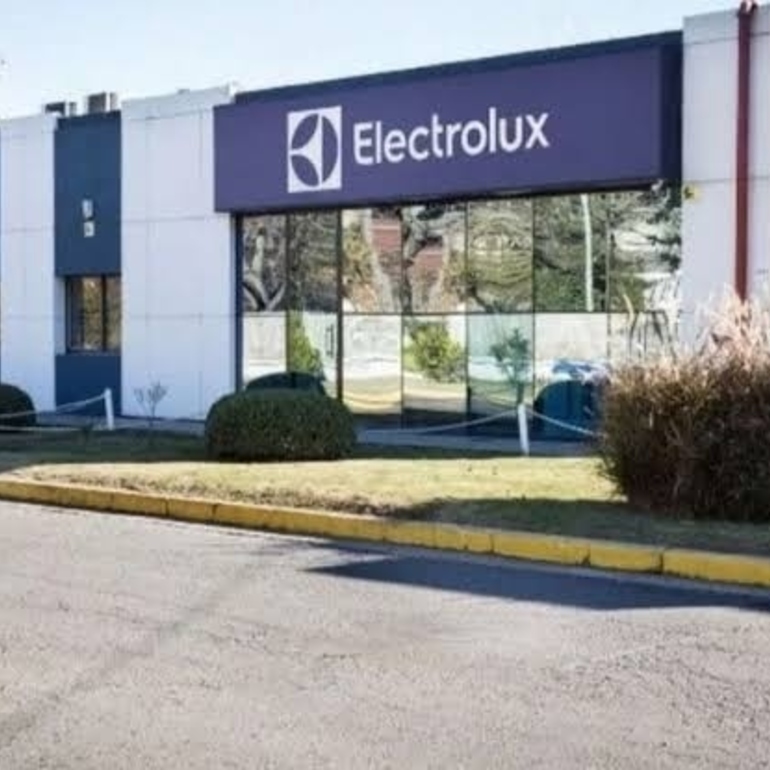 Imagen de Electrolux cerr&oacute; su planta en Rosario y acord&oacute; indemnizaciones para 200 trabajadores