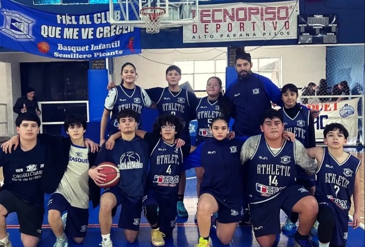 Imagen de La U13 de Athletic pegó primero y arrancó los playoffs con una victoria Imagen de La U13 de Athletic pegó primero y arrancó los playoffs con una victoria
