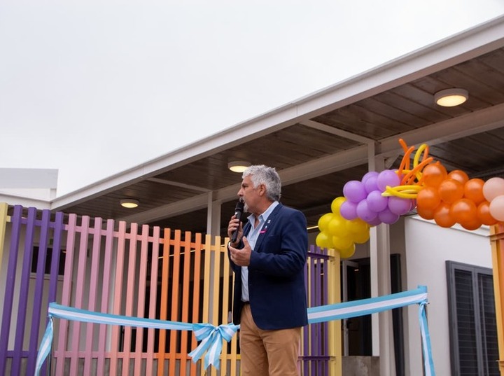 Imagen de Jorge Berti: �Hoy no inauguramos solamente un edificio; hoy abrimos una puerta al futuro�
