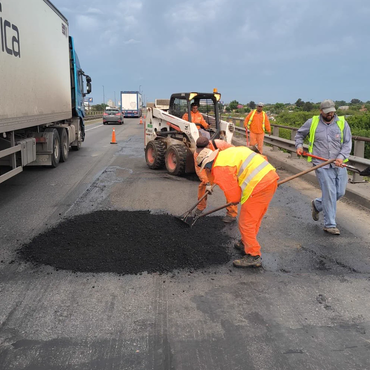 Imagen de Arco Portuario inici&oacute; las obras de bacheo en la autopista Rosario-Buenos Aires tras asumir la concesi&oacute;n del tramo norte
