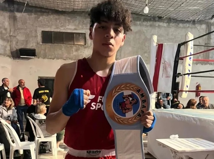 Imagen de Alexis Ybalo gan&oacute; por decisi&oacute;n un&aacute;nime y llev&oacute; el cintur&oacute;n AMBAPA a Arroyo Seco