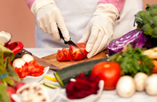 Imagen de Pueblo Esther abre la inscripci&oacute;n para un nuevo Curso de Manipulaci&oacute;n de Alimentos