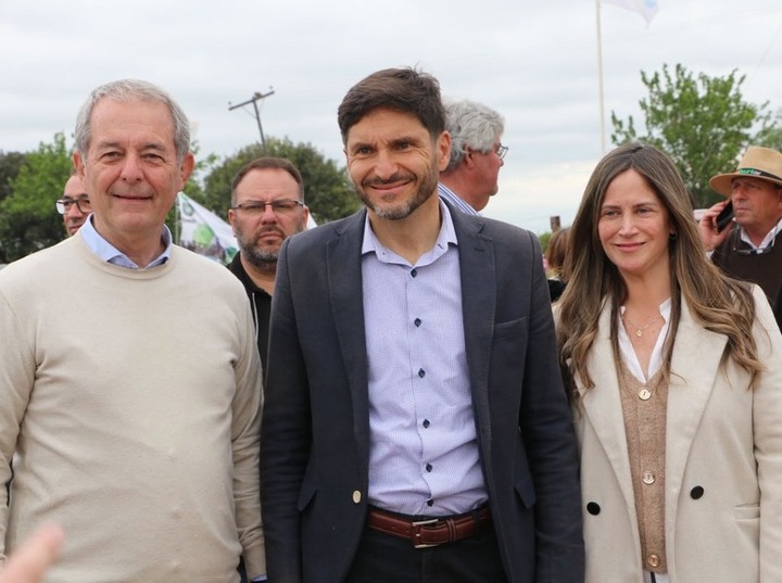 Daniel Tonelli, Maximiliano Pullaro y Celina Martini.