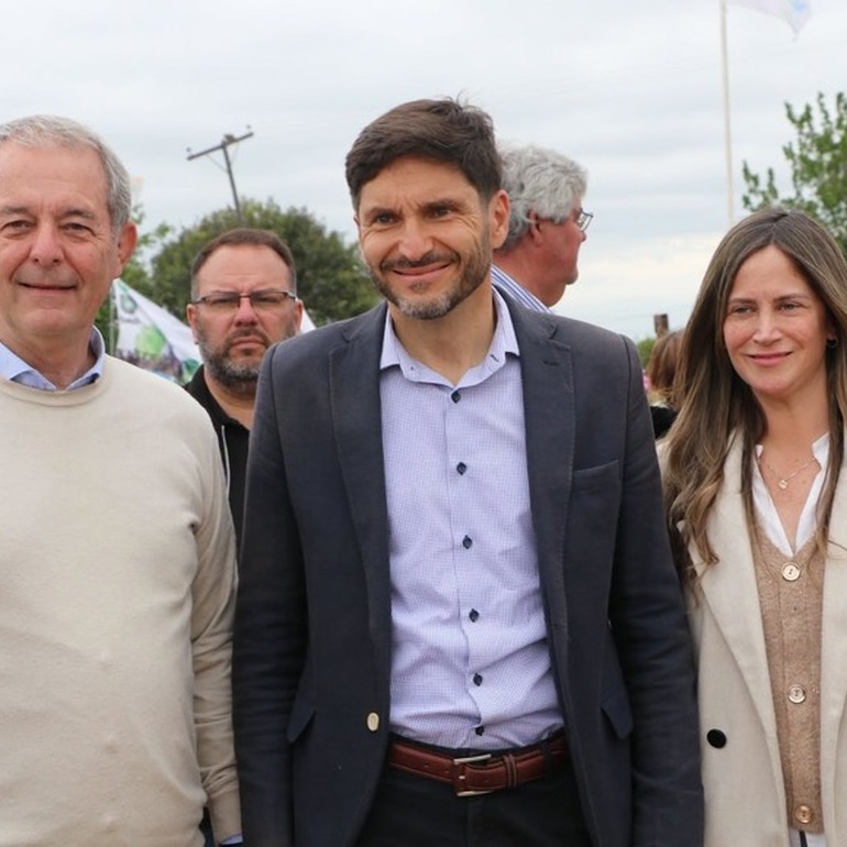 Daniel Tonelli, Maximiliano Pullaro y Celina Martini.