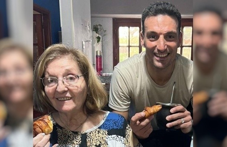 Scaloni con su mam&aacute;, Eulalia.