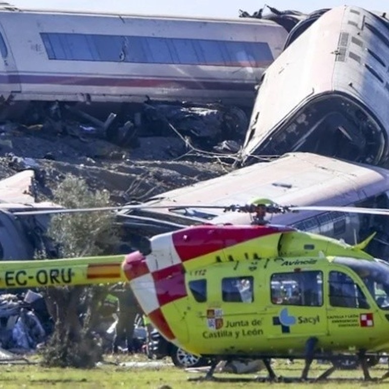 Dos trenes de alta velocidad, uno de Renfe y otro de Iryo, colisionaron esta ma&ntilde;ana (EFE/Ismael Herrero)