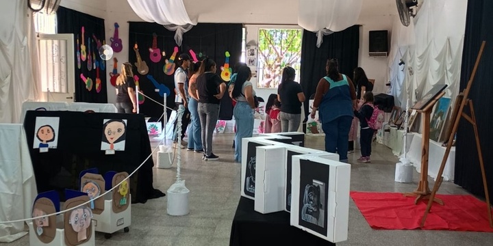 Imagen de El Jard&iacute;n N&deg; 297 "Lucecitas del Paran&aacute;" celebra sus 15 a&ntilde;os con la muestra de arte "Cuando el arte se vuelve juego"