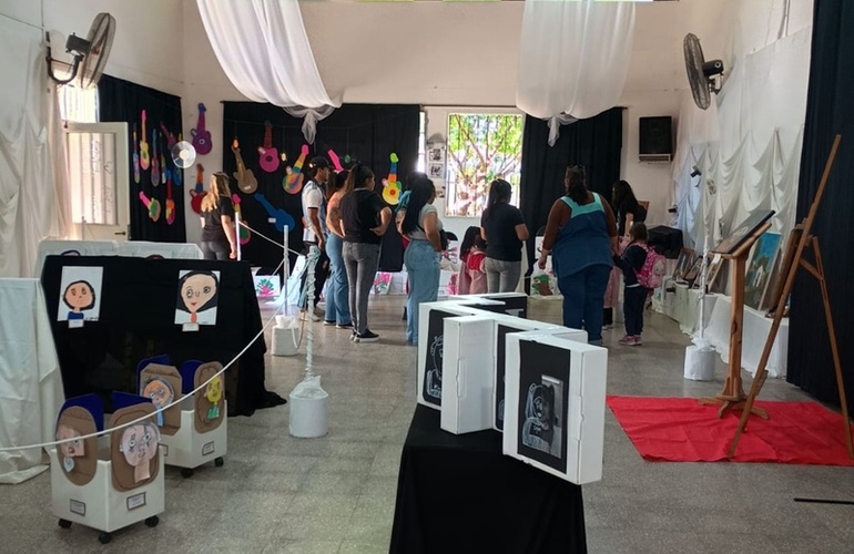 Imagen de El Jard&iacute;n N&deg; 297 "Lucecitas del Paran&aacute;" celebra sus 15 a&ntilde;os con la muestra de arte "Cuando el arte se vuelve juego"