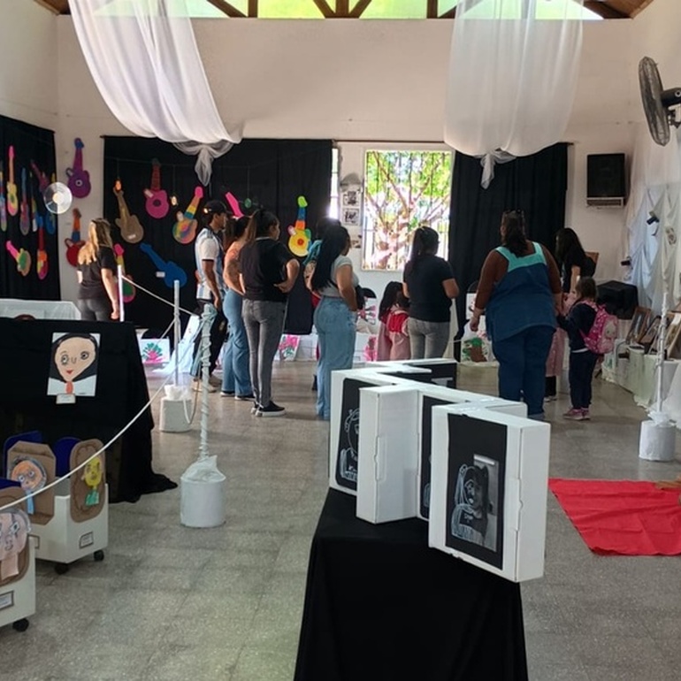 Imagen de El Jard&iacute;n N&deg; 297 "Lucecitas del Paran&aacute;" celebra sus 15 a&ntilde;os con la muestra de arte "Cuando el arte se vuelve juego"