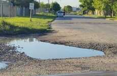Imagen de Reclamo vecinal: advierten sobre la presencia de un bache de gran tama&ntilde;o en Juan B. Justo y Ant&aacute;rtida Argentina