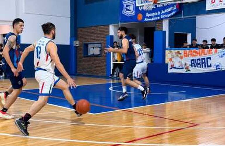 Imagen de ASAC festej&oacute; en casa ante Fisherton B y forz&oacute; un tercer partido en los playoffs de Primera C