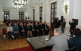 En el salón Blanco de la Casa de Gobierno en Santa Fe. Participaron 120 agentes de los cursos dictados por el Sedronar.