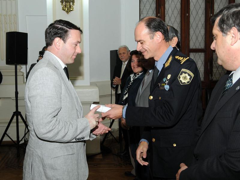 En el salón Blanco de la Casa de Gobierno en Santa Fe. Participaron 120 agentes de los cursos dictados por el Sedronar.