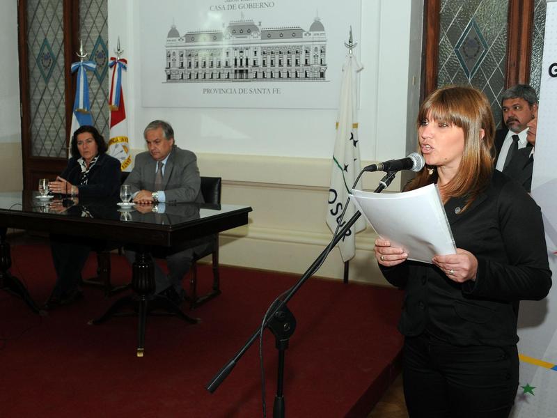 En el salón Blanco de la Casa de Gobierno en Santa Fe. Participaron 120 agentes de los cursos dictados por el Sedronar.