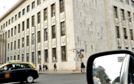 Los tribunales provinciales de Rosario, donde se investiga si policías de Pérez quisieron alterar un acta de procedimiento. (Foto de archivo)