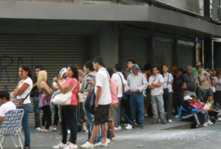 Imagen de Se desbordó la atención para tramitar el nuevo DNI y hay malestar por la organización del operativo