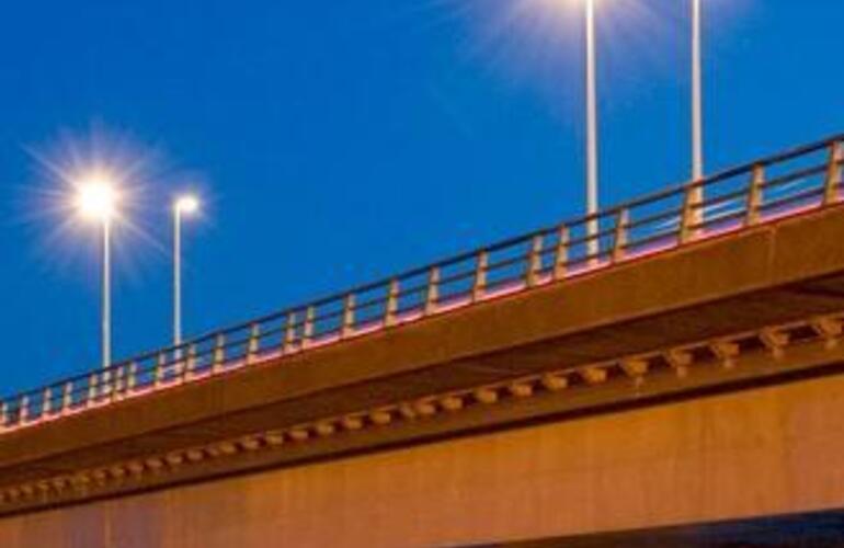 Imagen de Iluminación Puente de Ingreso  a la ciudad  desde Autopista y Construcción Rulos Intercambiadores