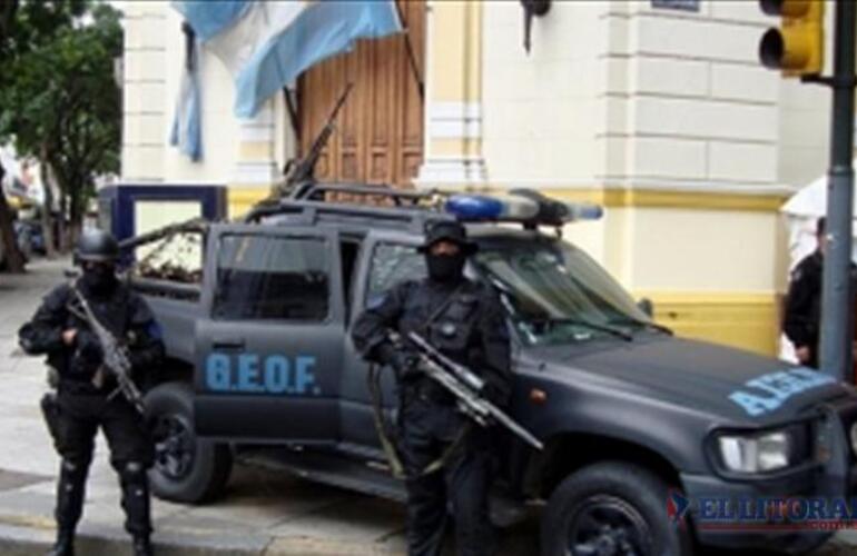 Imagen de Lomas de Zamora: Un delincuente fue a declarar y tom&oacute; de rehenes a empleados del juzgado