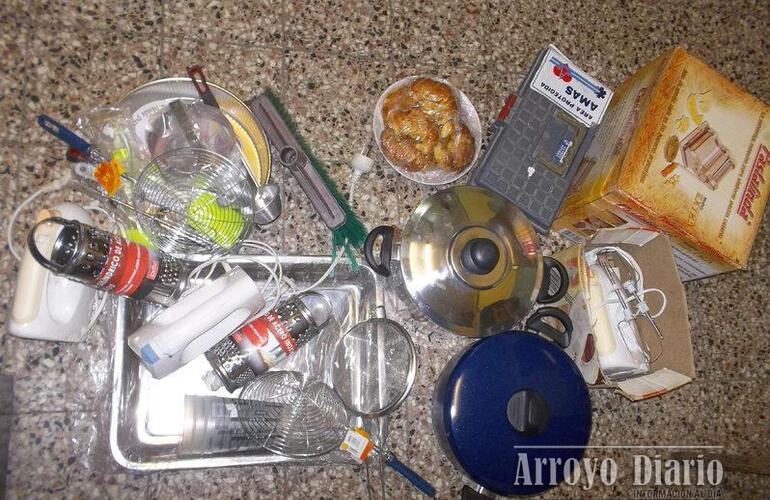 Imagen de Roban en la Escuela N&ordm; 6036 y la polic&iacute;a recupera parte del bot&iacute;n