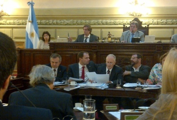 Lamberto y su equipo frente a frente con los diputados.