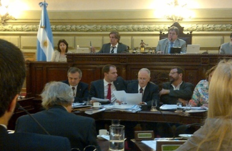 Lamberto y su equipo frente a frente con los diputados.