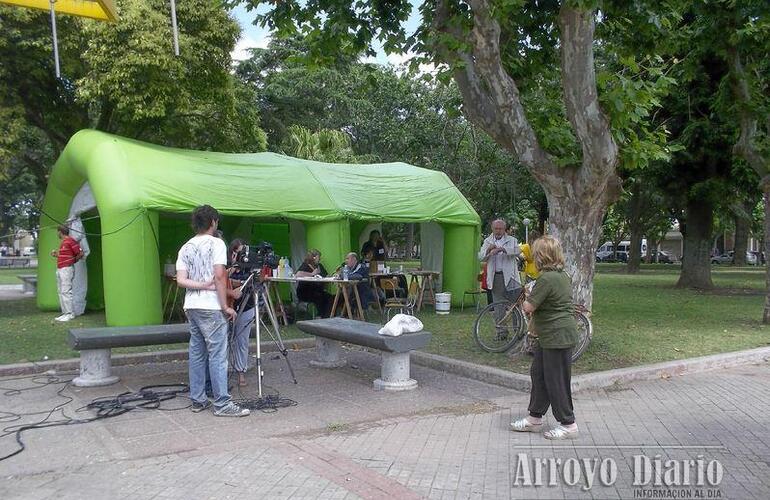 La carpa se desplegó en la Plaza 9 de Julio