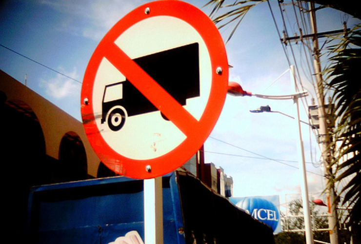 Imagen de Proyecto de Ordenanza que Prohíbe tránsito de vehículos pesados  sobre calle Monseñor Miguel J. Florio