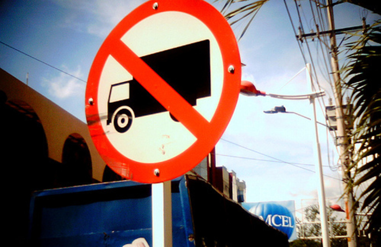 Imagen de Proyecto de Ordenanza que Prohíbe tránsito de vehículos pesados  sobre calle Monseñor Miguel J. Florio