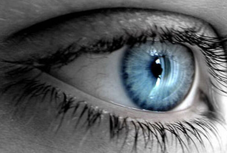 Imagen de Polémica: un láser vuelve azules tus ojos