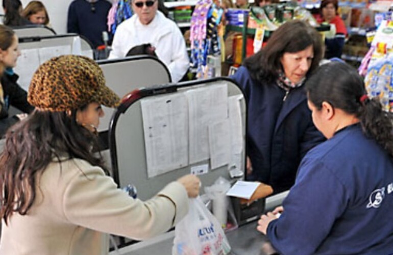 Los rosarinos están acostumbrados a la utilización masiva de las bolsas plásticas que se entregan en las cajas de los comercios.