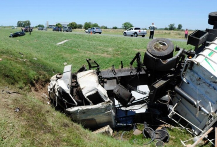 Imagen de Cuatro muertos en 2 accidentes en la autopista y la ruta 34