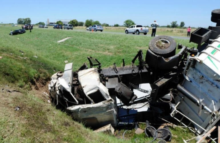 Imagen de Cuatro muertos en 2 accidentes en la autopista y la ruta 34