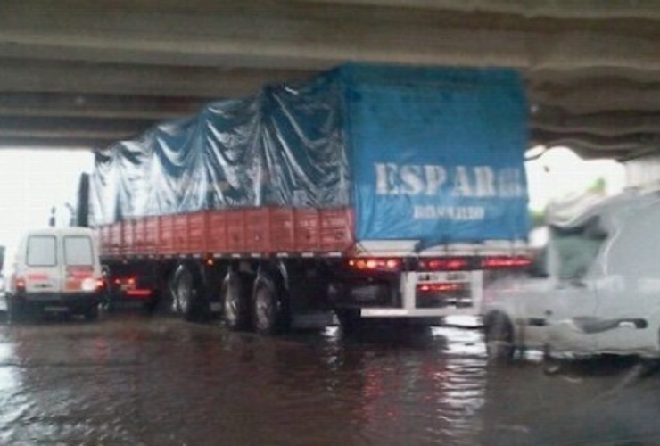 Imagen de Fuerte temporal azotó a Rosario, con granizo incluido