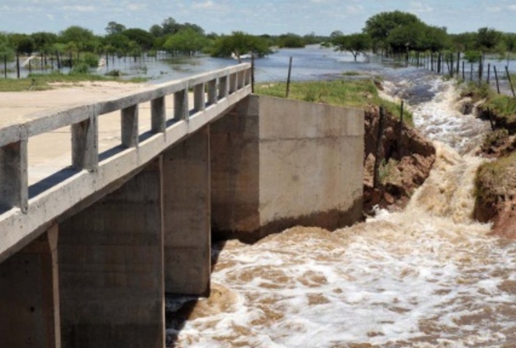 Numerosos cauces de agua de la provincia rebalsaron tras las lluvias de la semana. (Gobernación)
