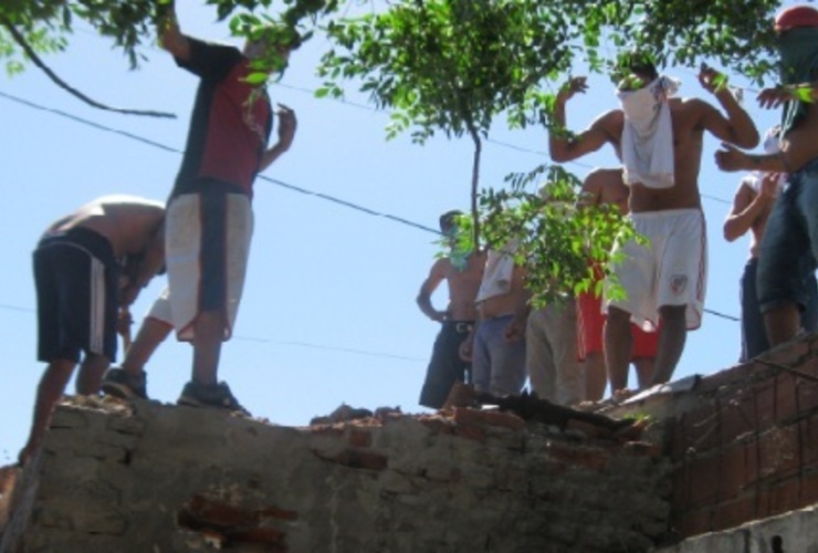 Imagen de Vecinos demolieron búnker de droga en zona sudoeste