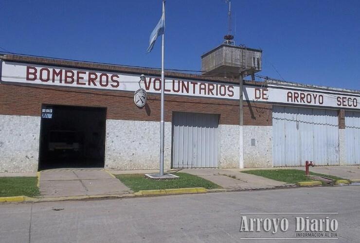 El cuartel esta ubicado en Bomberos Voluntarios y San Nicol