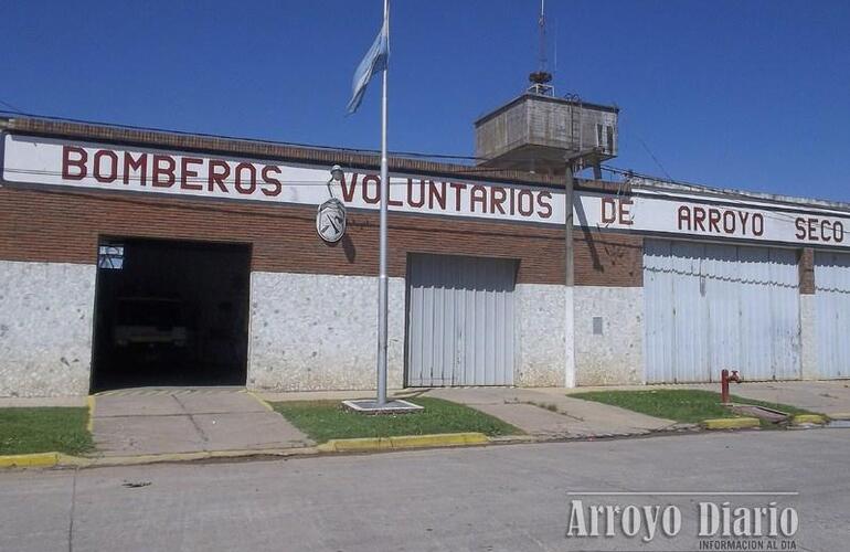 El cuartel esta ubicado en Bomberos Voluntarios y San Nicol