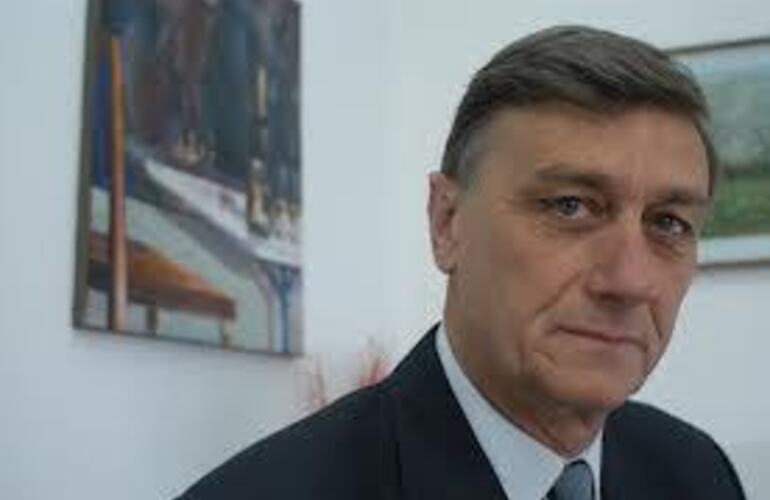 Imagen de Binner denunci&oacute; que sacan fotos al interior de su casa