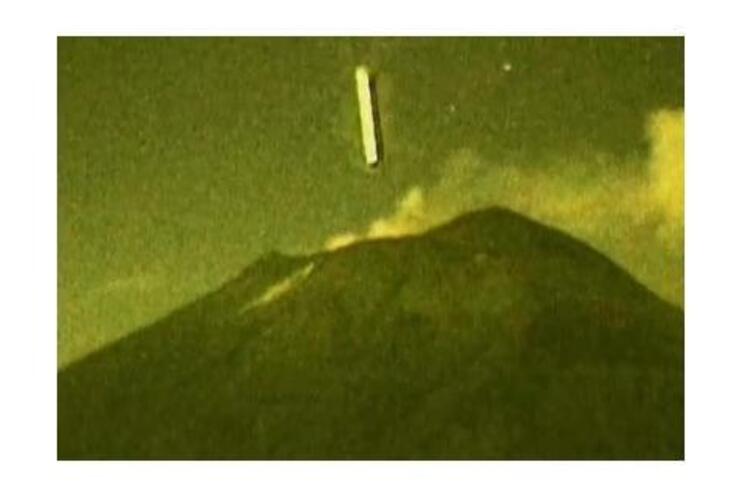 Imagen de Increíble: Ovni entrando en volcán