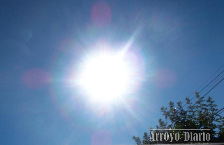 Cielo despejado y el sol a pleno en nustra ciudad.