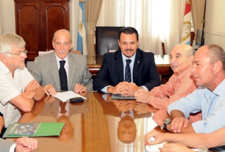 Estatales irán a la mesa paritaria con un 25% de piso. (Foto archivo)