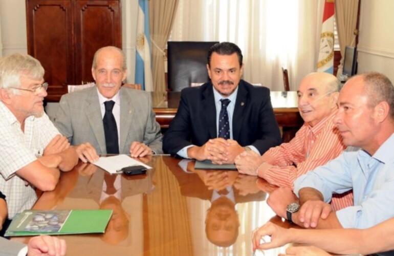 Estatales irán a la mesa paritaria con un 25% de piso. (Foto archivo)