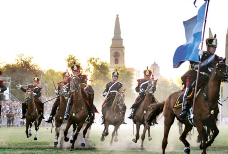 A la carga. Granaderos a caballo representaron la batalla.