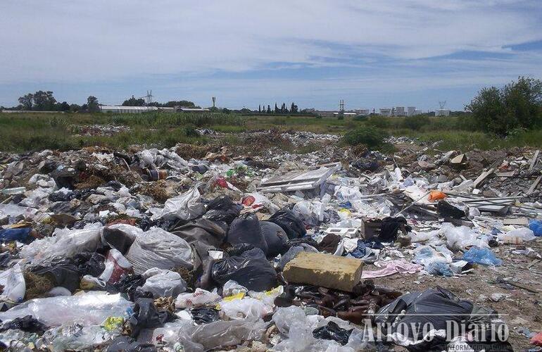 El basural esta en el acceso norte a la vera de ruta 21