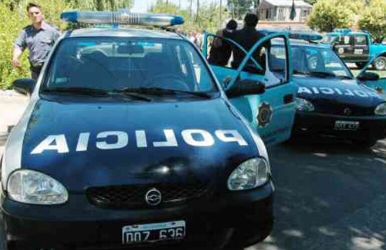 Terminó esta tarde el motín que una veintena de reclusos de la comisaría 24° de Granadero Baigorria protagonizaron esta tarde. El origen de los incidentes, que arrancó en las primeras horas de la tarde, fue en reclamo de un traslado a otras dependencias p