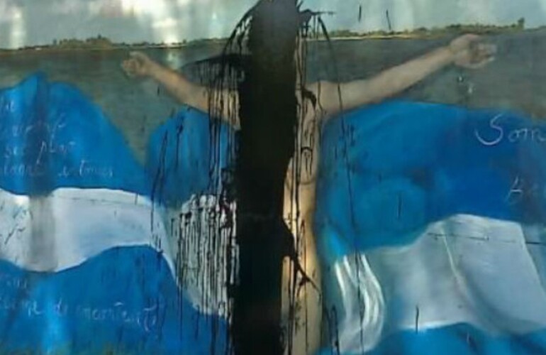 Deterioro. Las creaciones artísticas sobre el paredón fueron inauguradas hace un mes y ya arruinaron una. Deterioro. Las creaciones artísticas sobre el paredón fueron inauguradas hace un mes y ya arruinaron una.